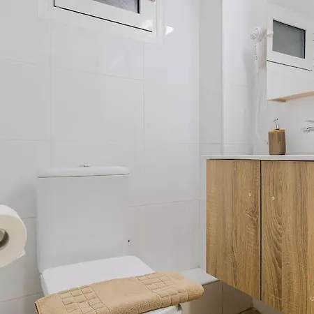 Roselyn 3-bdrm Central Suite, Vesta Philoxenia סלוניקי