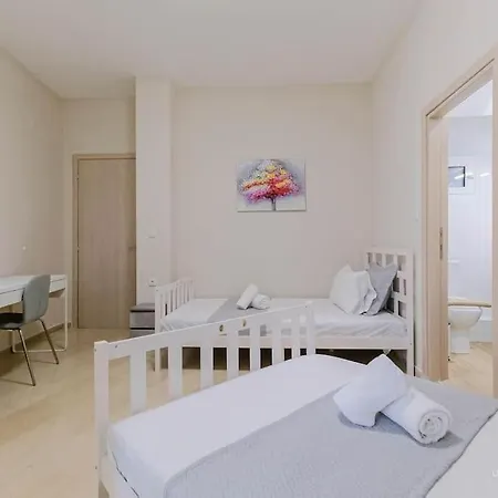דירה Roselyn 3-bdrm Central Suite, Vesta Philoxenia סלוניקי