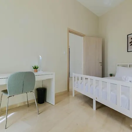 Roselyn 3-bdrm Central Suite, Vesta Philoxenia
