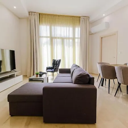 Roselyn 3-bdrm Central Suite, Vesta Philoxenia