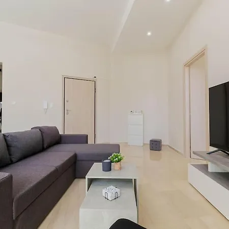 Roselyn 3-bdrm Central Suite, Vesta Philoxenia סלוניקי