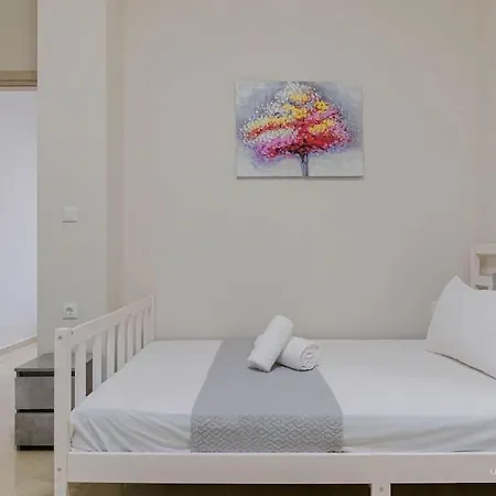 Roselyn 3-bdrm Central Suite, Vesta Philoxenia דירה