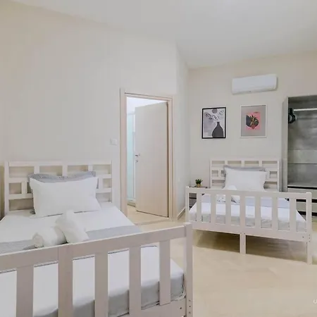 Roselyn 3-bdrm Central Suite, Vesta Philoxenia דירה *